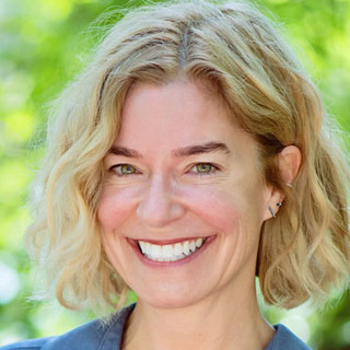 StaffPhoto_Elisabeth_320x320_01
